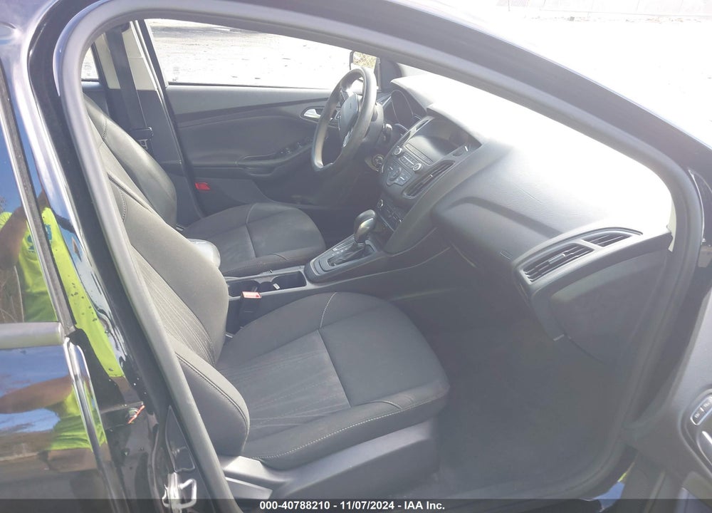 2018 FORD FOCUS SE VIN: 1FADP3F26JL301739
