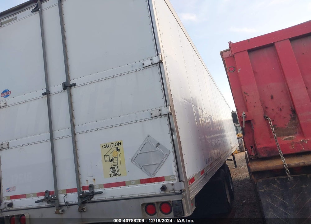 2010 UTILITY TRAILER MFG --- VIN: 1UYVS2535AU891901