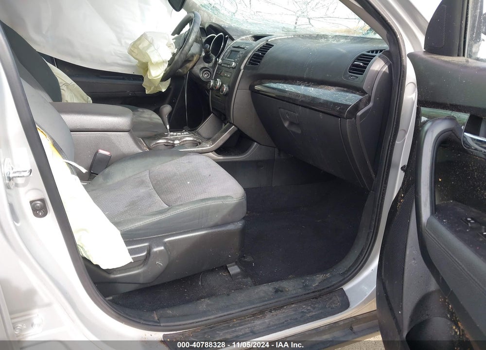 2013 KIA SORENTO LX VIN: 5XYKT3A12DG397199