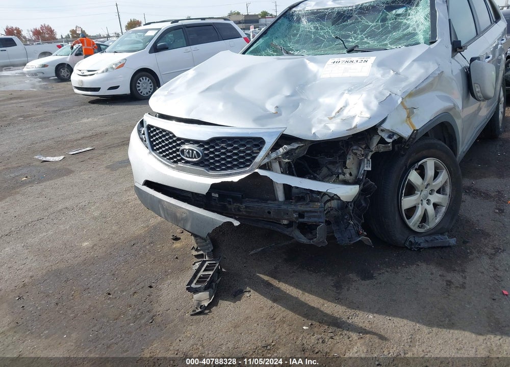 2013 KIA SORENTO LX VIN: 5XYKT3A12DG397199