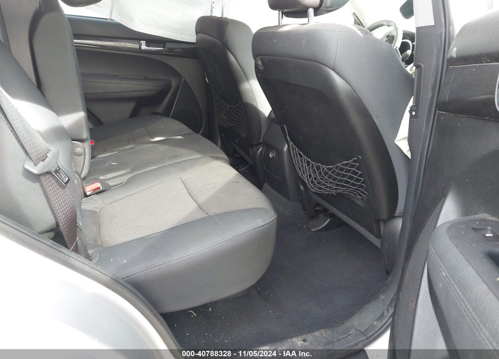 2013 KIA SORENTO LX VIN: 5XYKT3A12DG397199