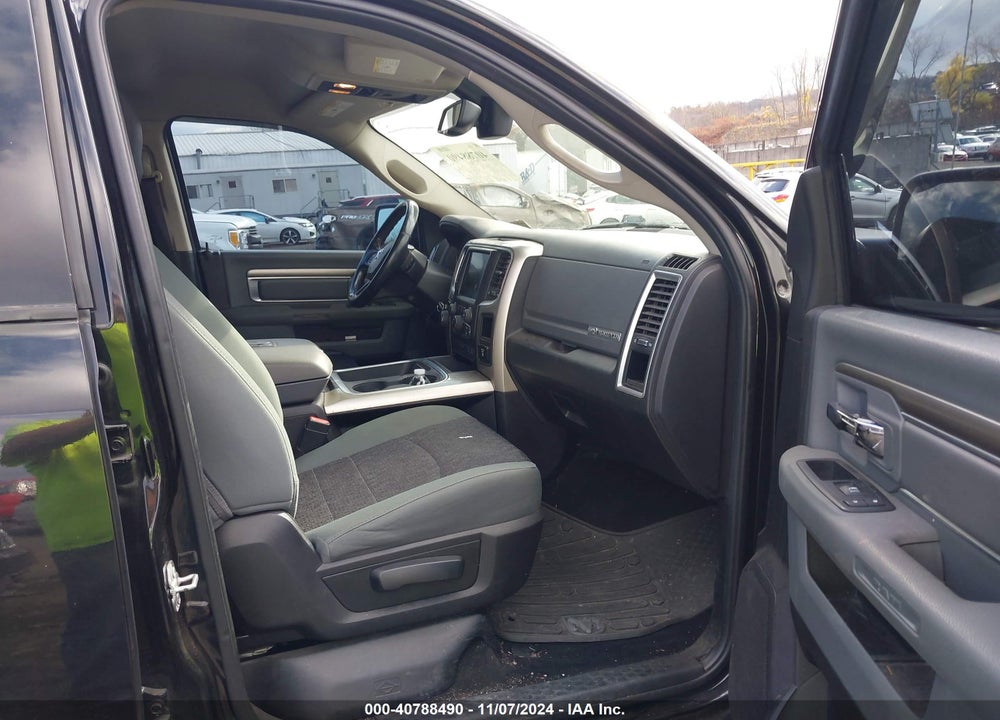 2016 RAM 1500 VIN: 3C6RR7LT2GG383495