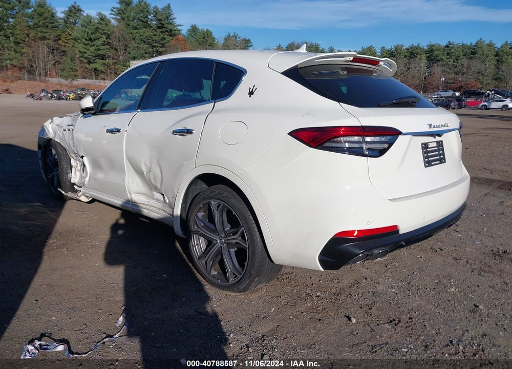 2022 MASERATI LEVANTE MODENA VIN: ZN661YUM0NX394700