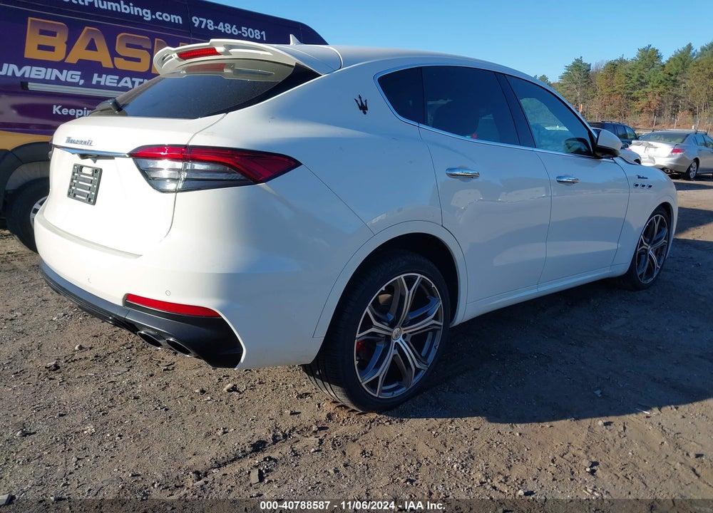 2022 MASERATI LEVANTE MODENA VIN: ZN661YUM0NX394700