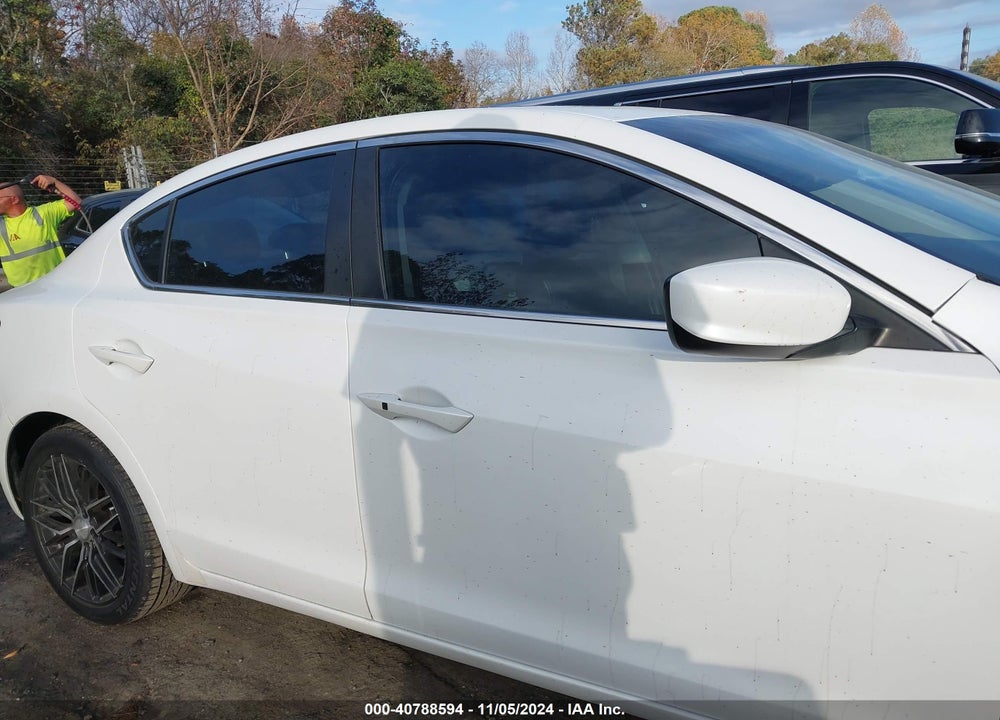 2013 ACURA ILX 2.0L VIN: 19VDE1F55DE014431