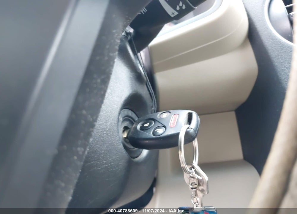 2011 HONDA PILOT LX VIN: 5FNYF3H28BB042848