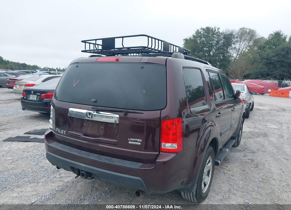 2011 HONDA PILOT LX VIN: 5FNYF3H28BB042848