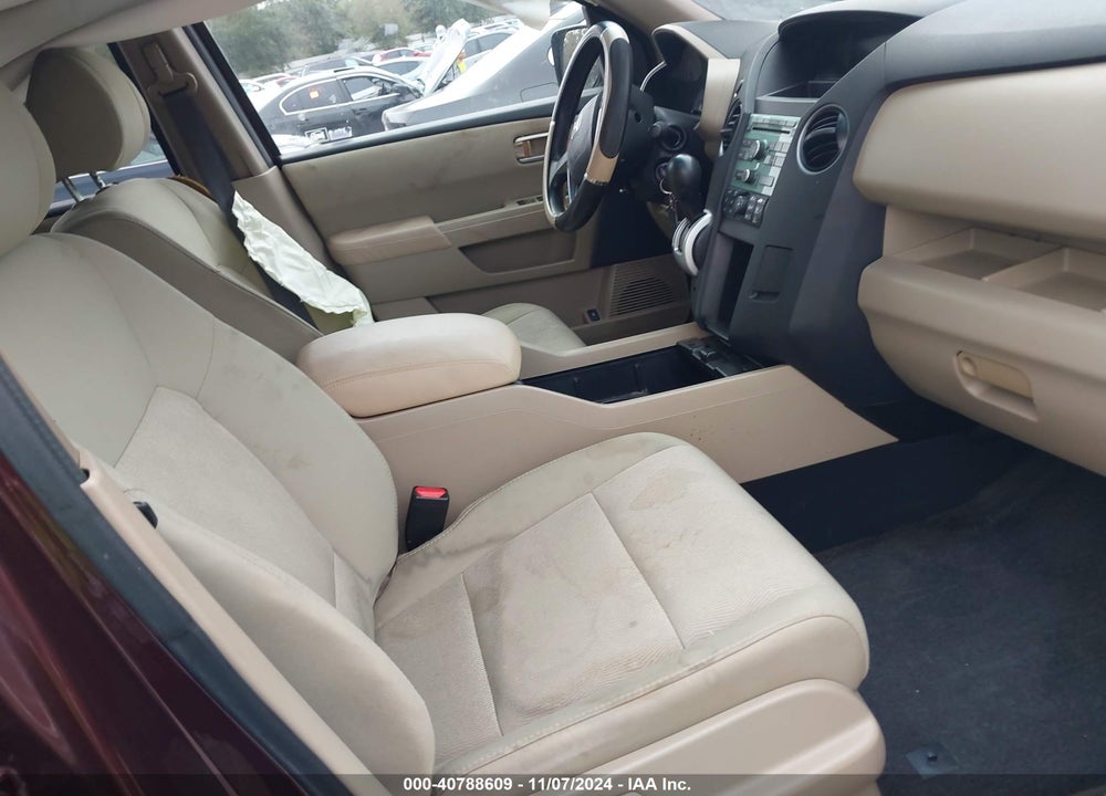 2011 HONDA PILOT LX VIN: 5FNYF3H28BB042848