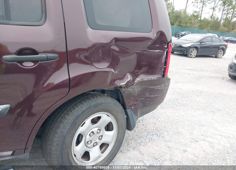 2011 HONDA PILOT LX VIN: 5FNYF3H28BB042848