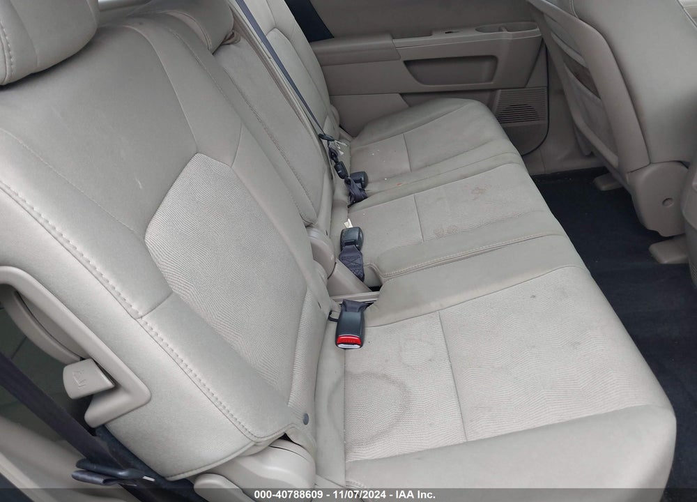 2011 HONDA PILOT LX VIN: 5FNYF3H28BB042848