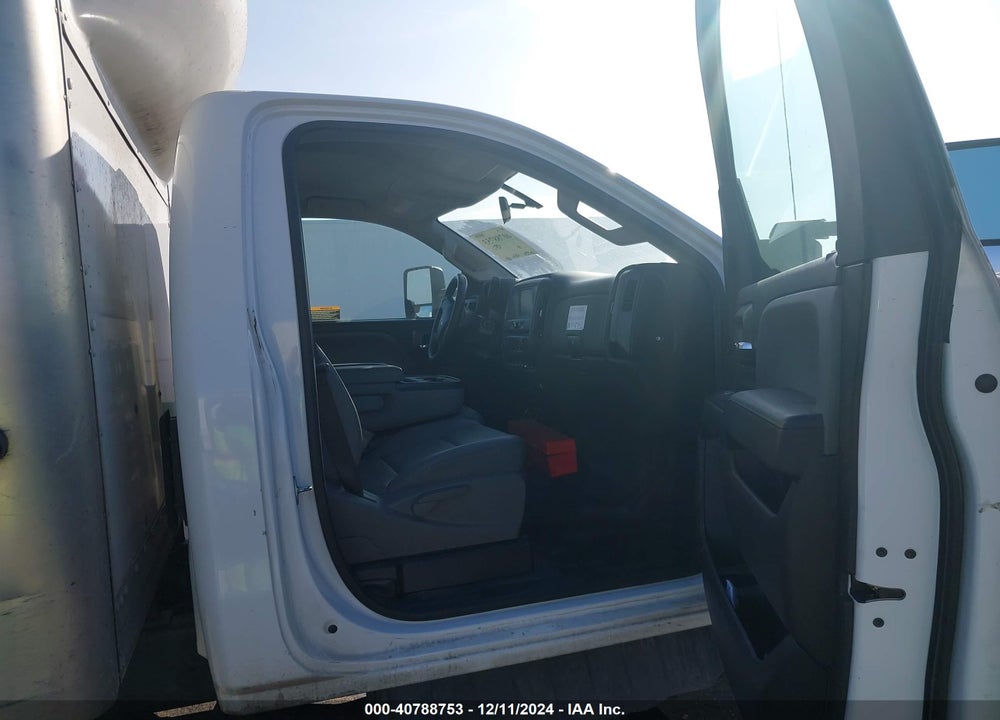 2019 CHEVROLET SILVERADO 4500HD 1WT VIN: 1HTKHPVMXKH660155