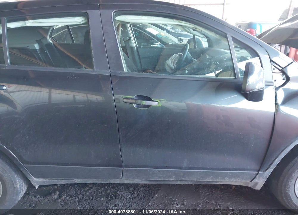 2019 CHEVROLET TRAX VIN: 3GNCJKSB2KL335875