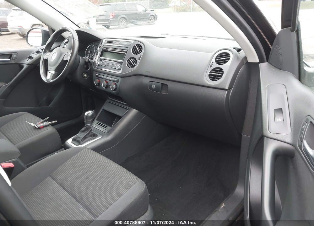 2013 VOLKSWAGEN TIGUAN S VIN: WVGAV3AX0DW621109