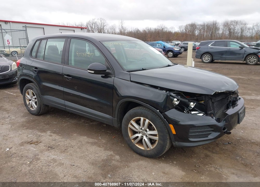 2013 VOLKSWAGEN TIGUAN S VIN: WVGAV3AX0DW621109