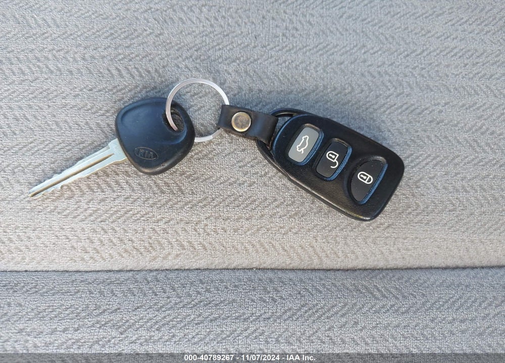 2008 KIA OPTIMA LX VIN: KNAGE123X85214440