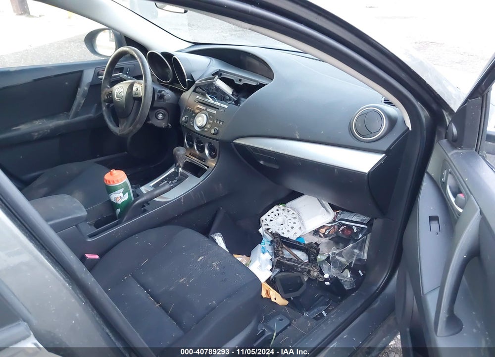 2011 MAZDA 3 I TOURING VIN: JM1BL1VG8B1434417