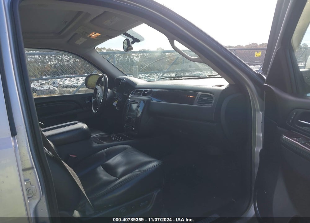 2011 GMC YUKON XL 1500 DENALI VIN: 1GKS2MEF9BR166236