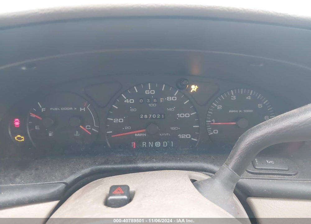 2001 FORD TAURUS SES VIN: 1FAFP55U61A162585
