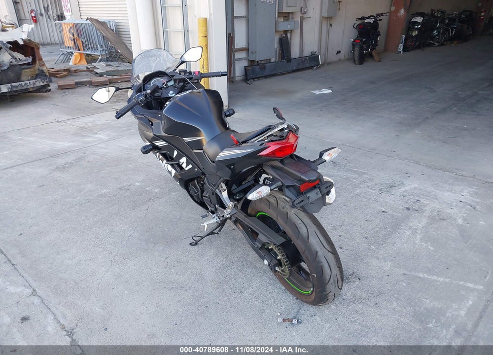 2017 KAWASAKI EX300 B VIN: JKAEX8B12HDA36750