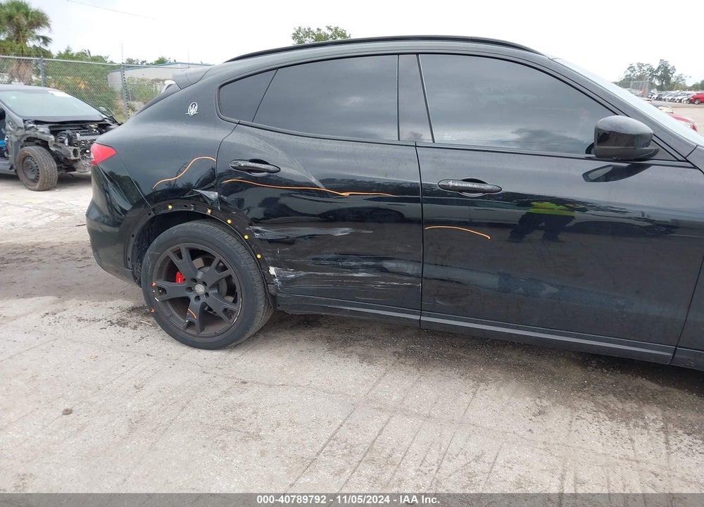 2017 MASERATI LEVANTE VIN: ZN661XUS5HX222885