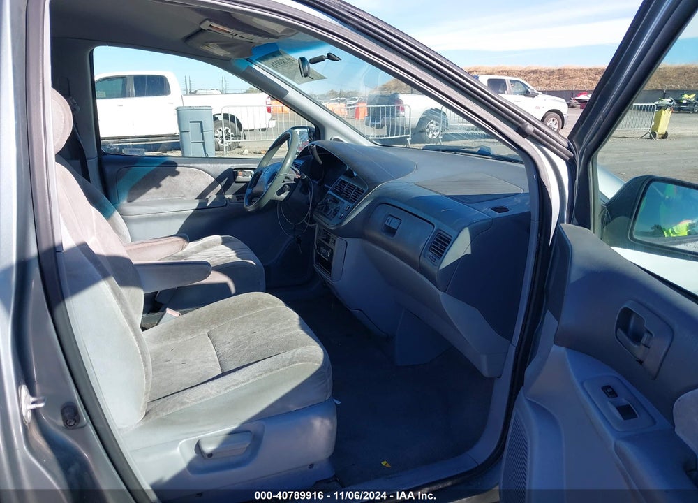 1999 TOYOTA SIENNA LE VIN: 4T3ZF13CXXU123764