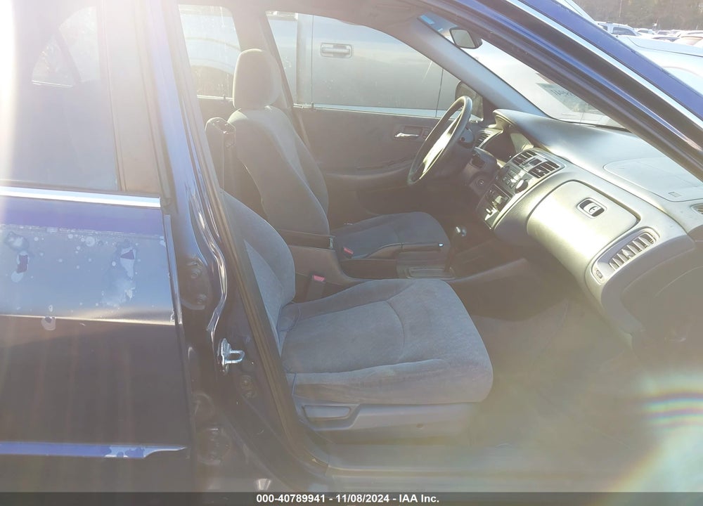 2001 HONDA ACCORD 2.3 LX VIN: 1HGCG56481A113630