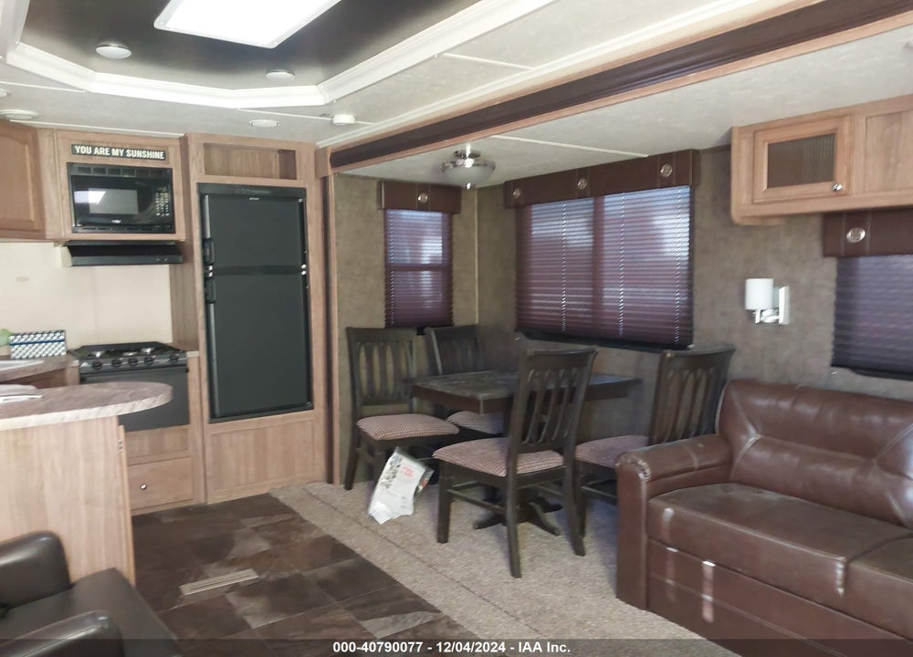 2017 SHASTA REVERE 27B VIN: 5ZT2SH0B6HE008324