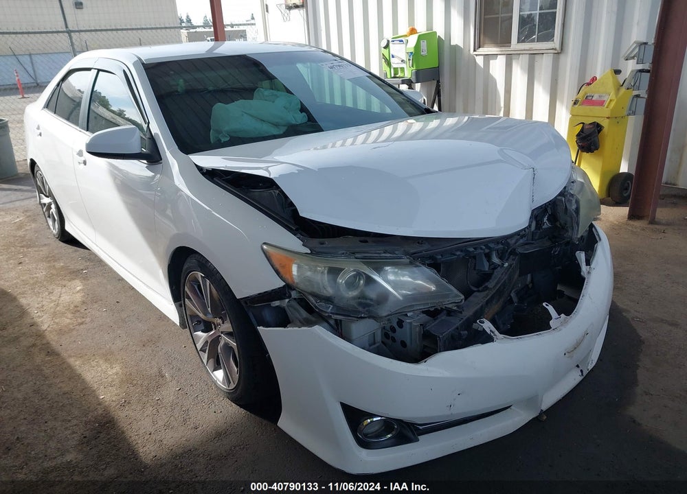 2014 TOYOTA CAMRY SE VIN: 4T1BF1FK8EU354561