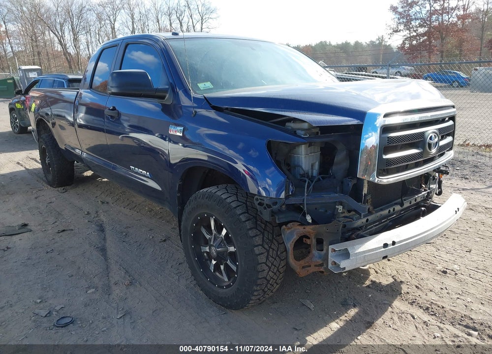 2011 TOYOTA TUNDRA GRADE 5.7L V8 VIN: 5TFCY5F15BX012058