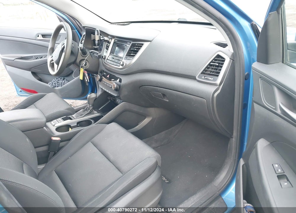 2017 HYUNDAI TUCSON SE VIN: KM8J3CA41HU425578