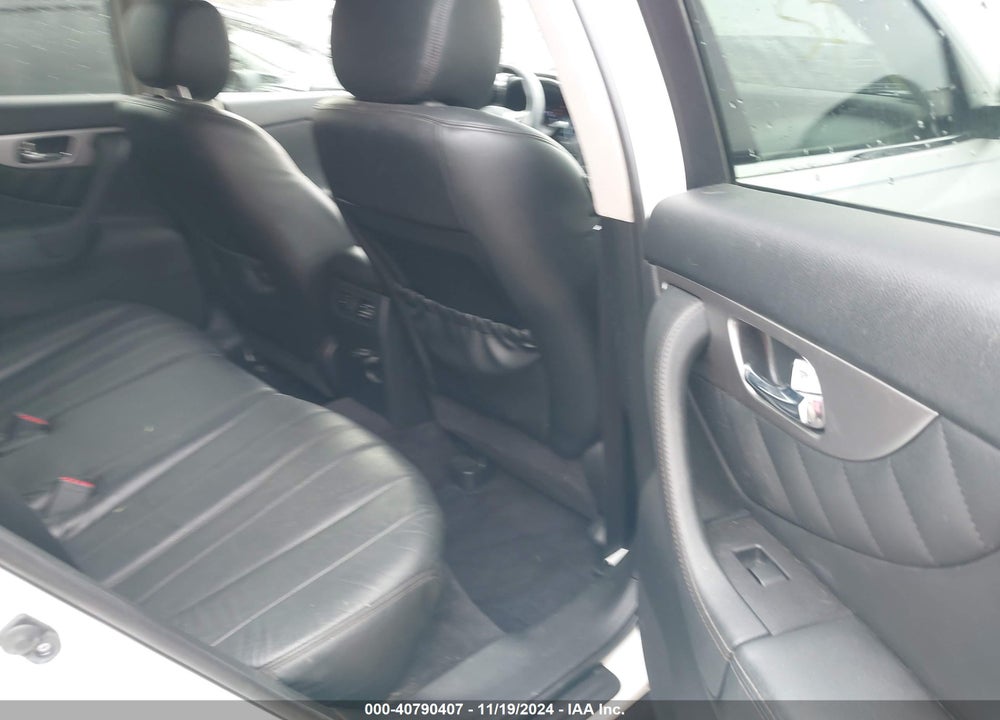 2016 INFINITI QX70 VIN: JN8CS1MW4GM751654