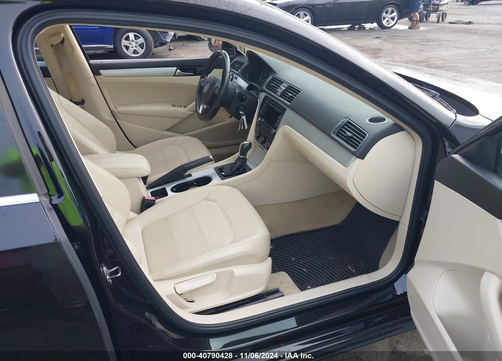 2013 VOLKSWAGEN PASSAT 2.5L SE VIN: 1VWBH7A38DC064386