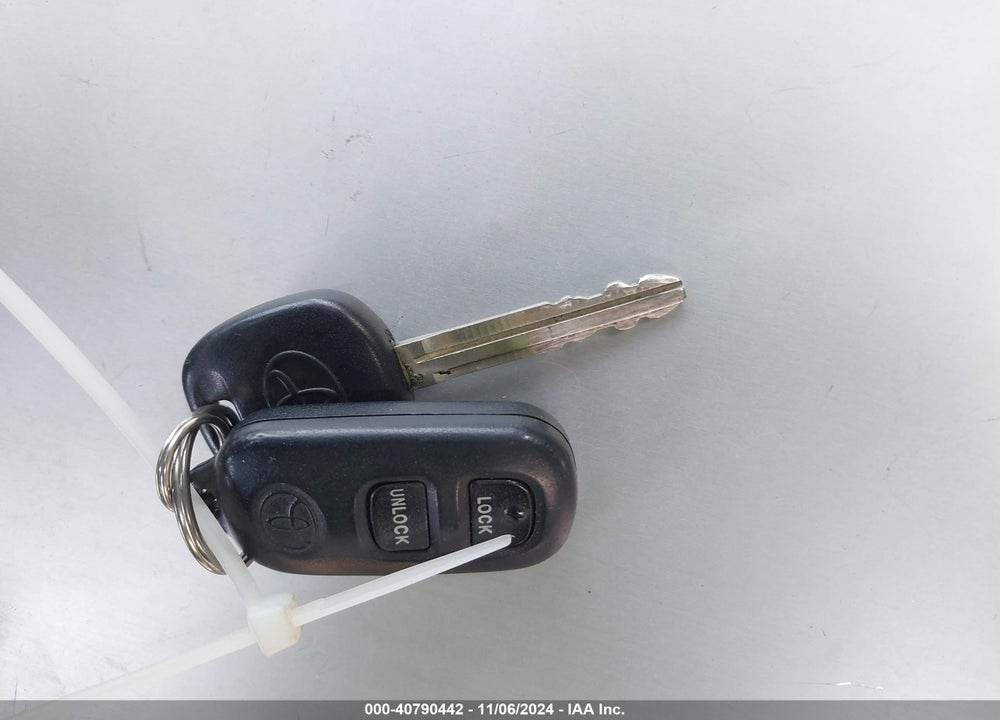 2008 TOYOTA COROLLA LE VIN: 1NXBR32E98Z035158