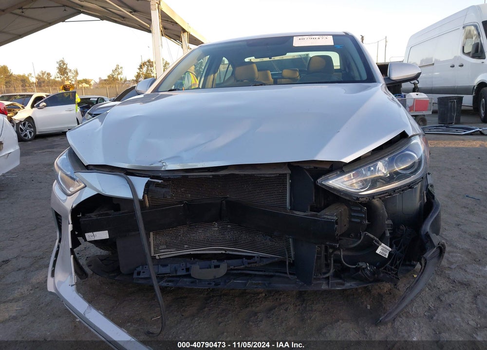 2018 HYUNDAI ELANTRA SE VIN: 5NPD74LF2JH332692
