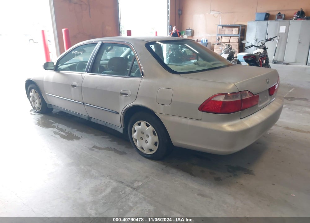 1998 HONDA ACCORD LX VIN: 1HGCG5647WA066727