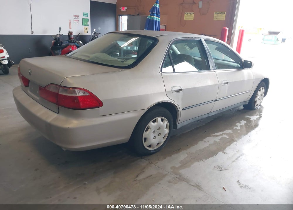 1998 HONDA ACCORD LX VIN: 1HGCG5647WA066727