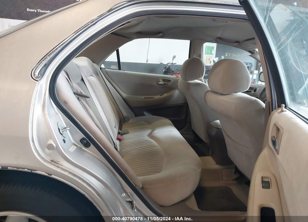 1998 HONDA ACCORD LX VIN: 1HGCG5647WA066727