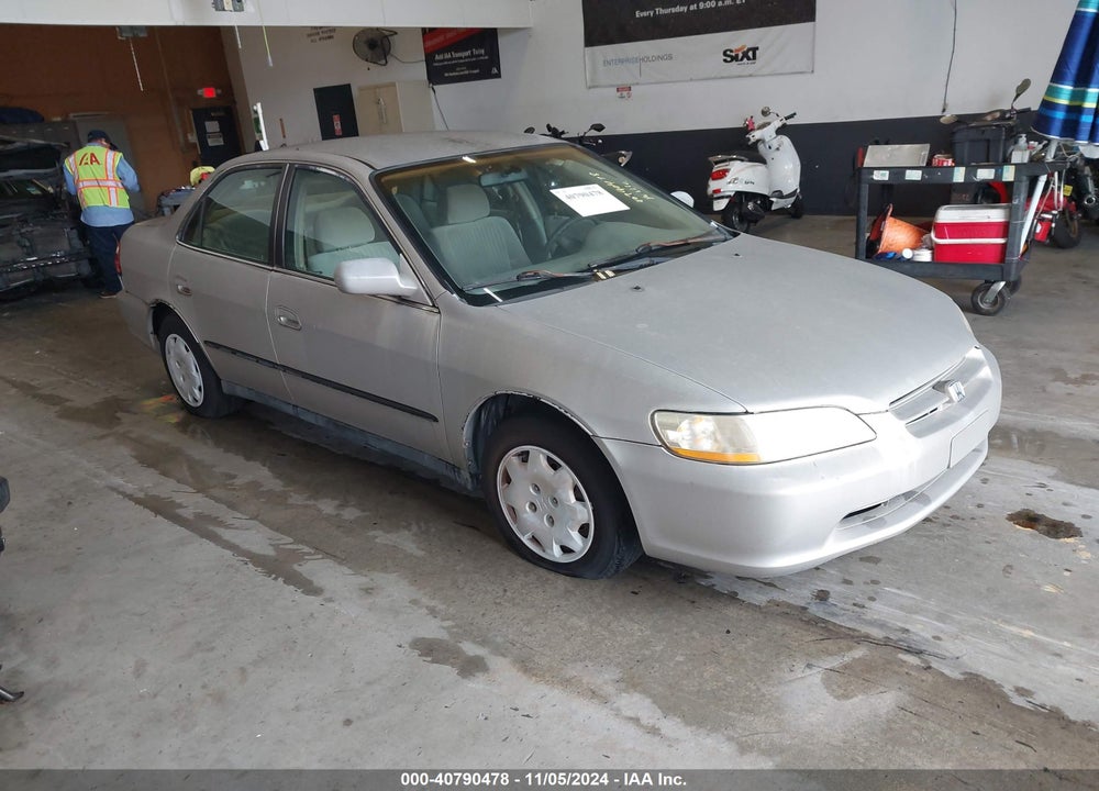 1998 HONDA ACCORD LX VIN: 1HGCG5647WA066727