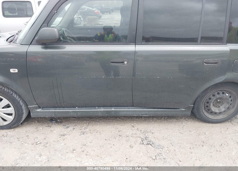 2004 SCION XB VIN: JTLKT334X40136761