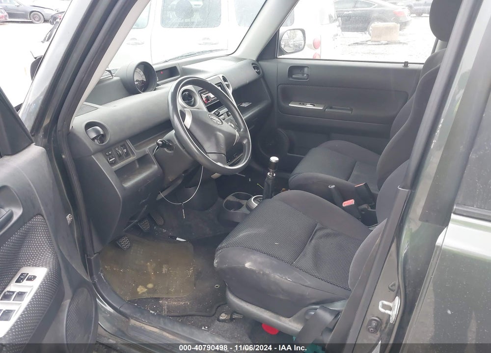 2004 SCION XB VIN: JTLKT334X40136761
