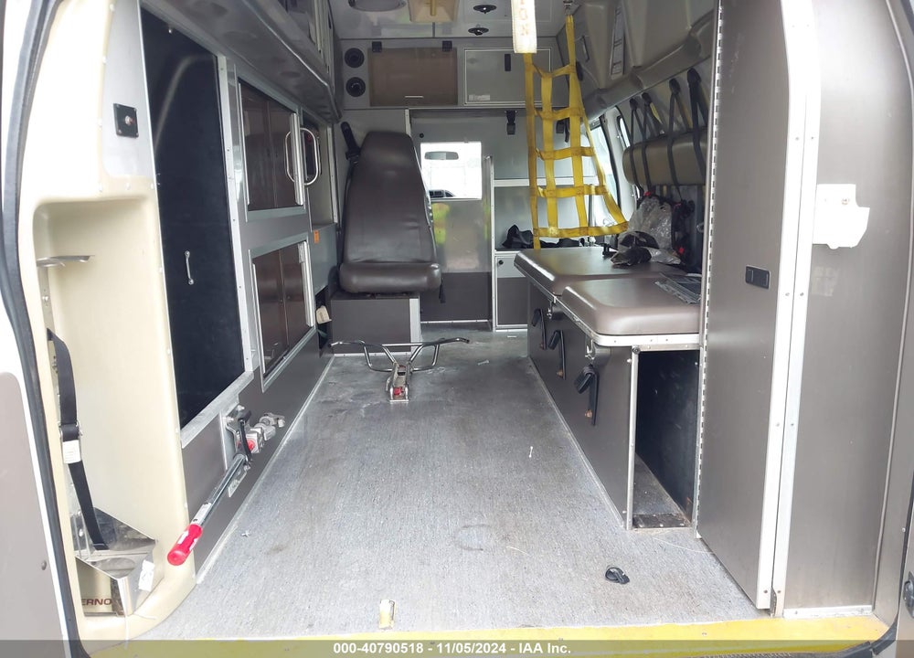2011 FORD E-350 SUPER DUTY COMMERCIAL VIN: 1FDSS3ES8BDA21331