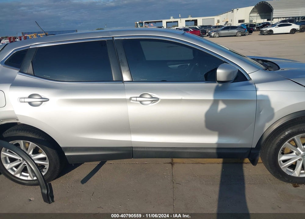 2017 NISSAN ROGUE SPORT S VIN: JN1BJ1CP4HW011681