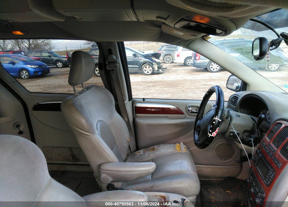 2005 CHRYSLER TOWN & COUNTRY LIMITED VIN: 2C8GP64LX5R126427