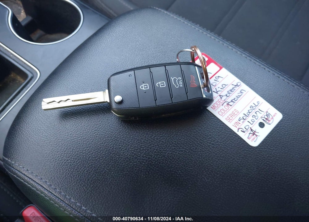 2019 KIA SORENTO 2.4L LX VIN: 5XYPG4A31KG506086