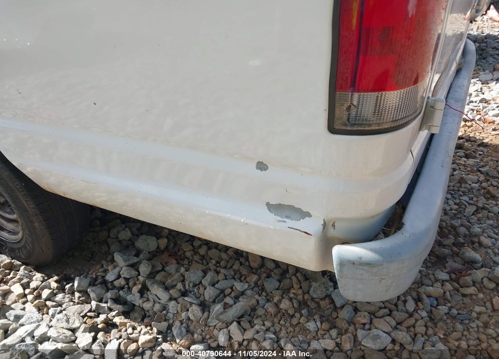 2002 FORD E-350 SUPER DUTY XL/XLT VIN: 1FBSS31L42HB66012