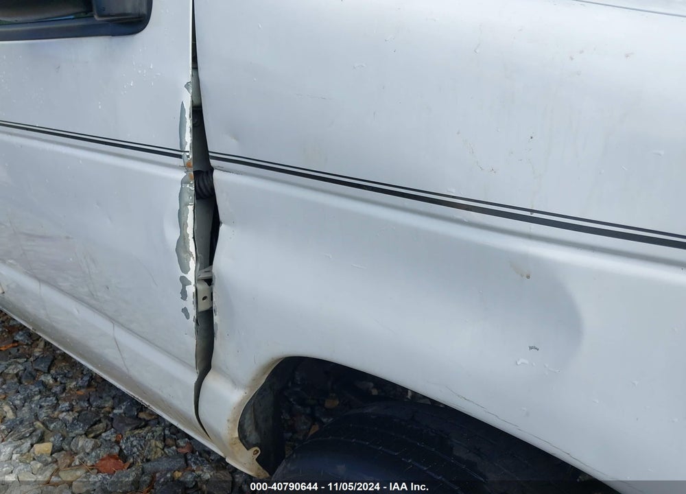 2002 FORD E-350 SUPER DUTY XL/XLT VIN: 1FBSS31L42HB66012