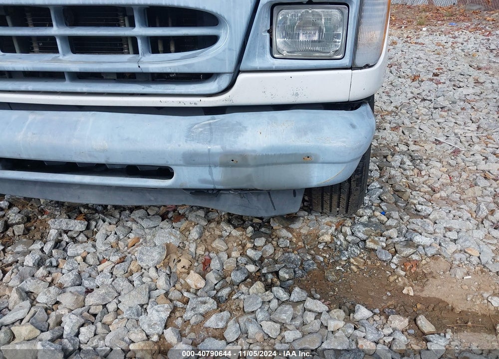 2002 FORD E-350 SUPER DUTY XL/XLT VIN: 1FBSS31L42HB66012