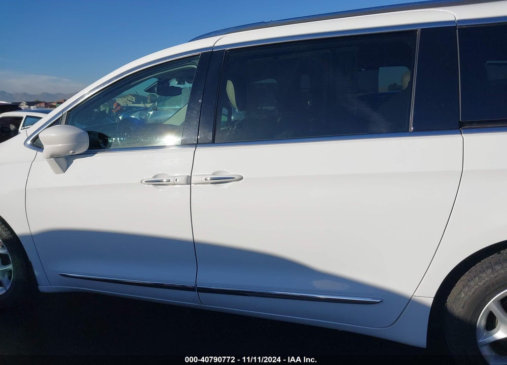 2017 CHRYSLER PACIFICA TOURING L PLUS VIN: 2C4RC1EG9HR827054