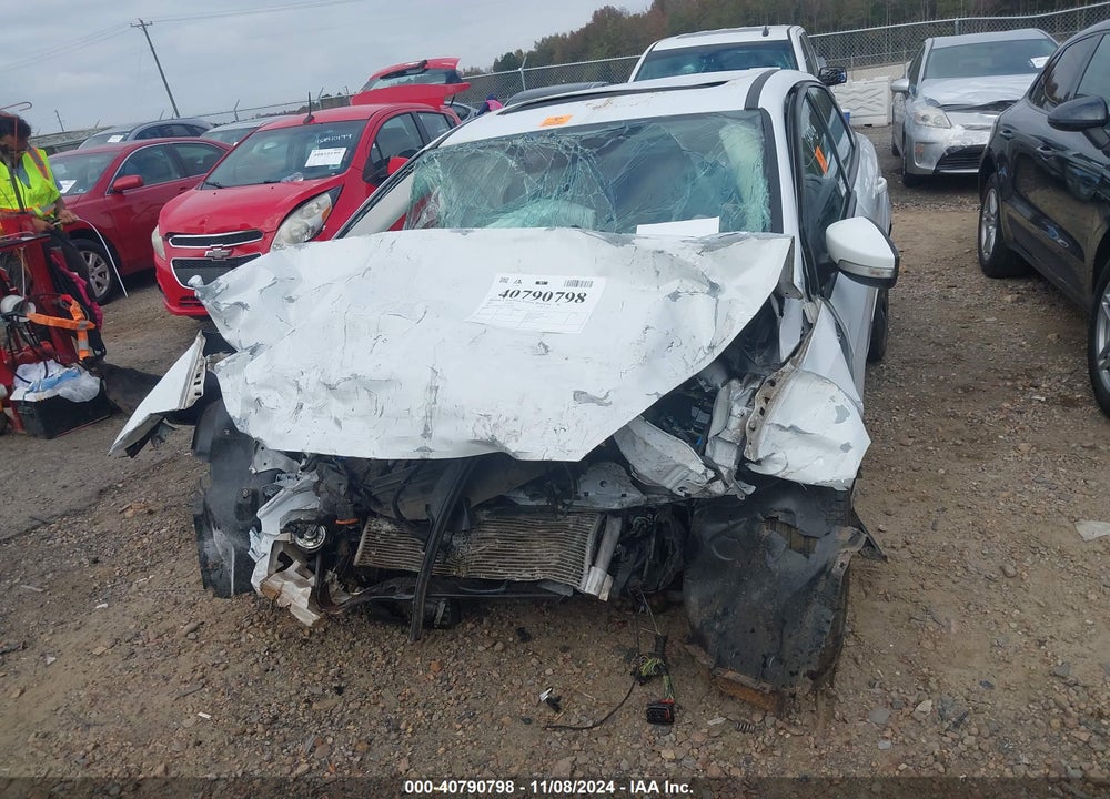 2018 FORD FOCUS SEL VIN: 1FADP3H2XJL307363