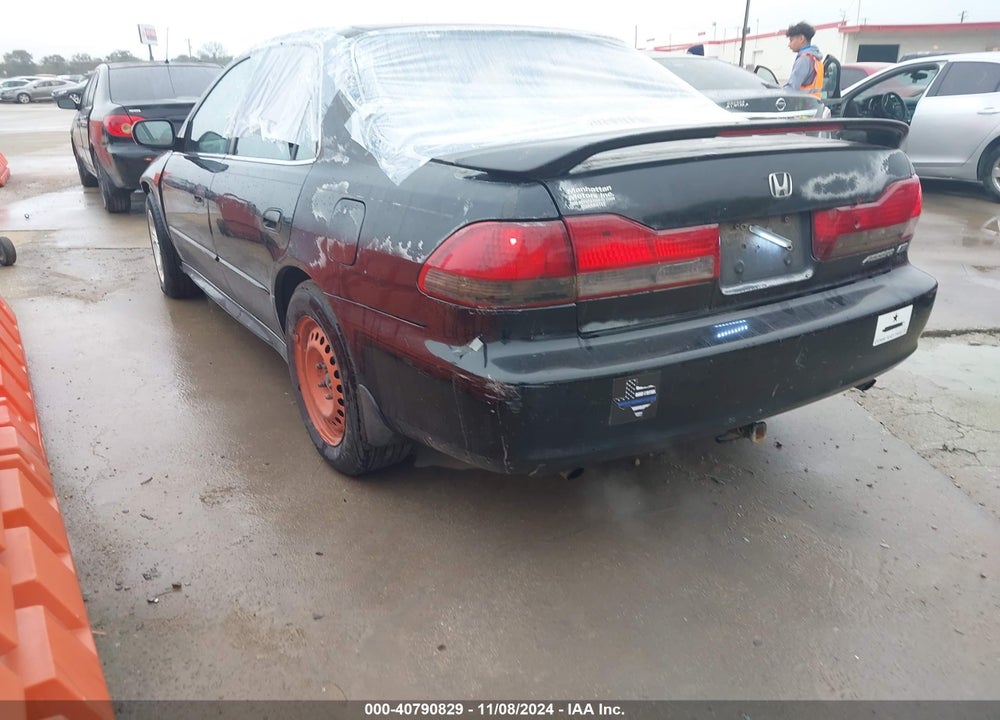 2001 HONDA ACCORD 3.0 EX VIN: 1HGCG16581A006143